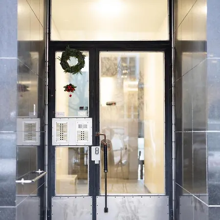 Two-room Center Host By Tuure *